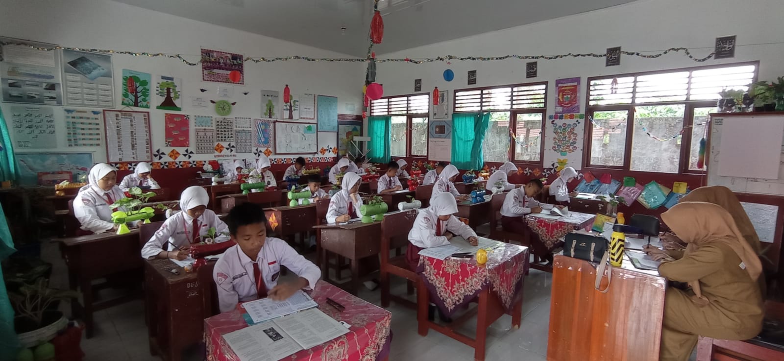 Hari Pertama, 4.609 Siswa Hadir Ikuti Ujian Sekolah 