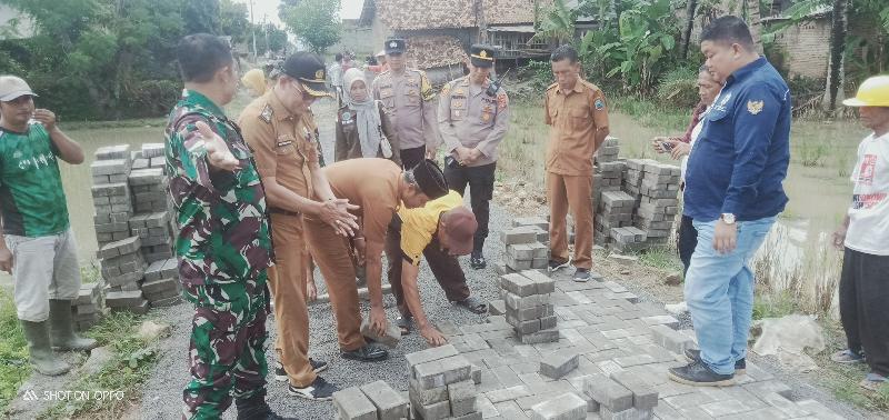  Pemdes Jatimulyo Bangun Jaling Berupa Paving Blok Sepanjang 400 Meter 