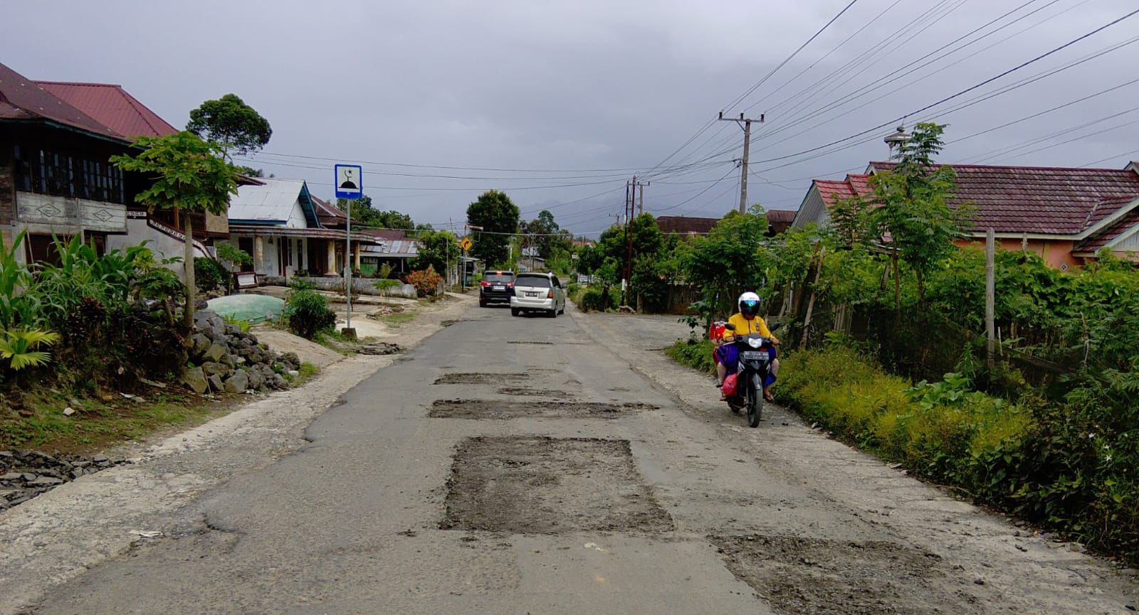 Ruas Liwa–Ranau Dirawat Intensif, UPTD Fokus Perbaikan Jalan dan Drainase