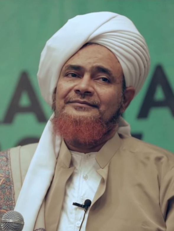  Bersama Habib Umar bin Hafidz, Lautan Manusia di Gresik Menggelar Doa untuk Jawa Timur dan Indonesia 
