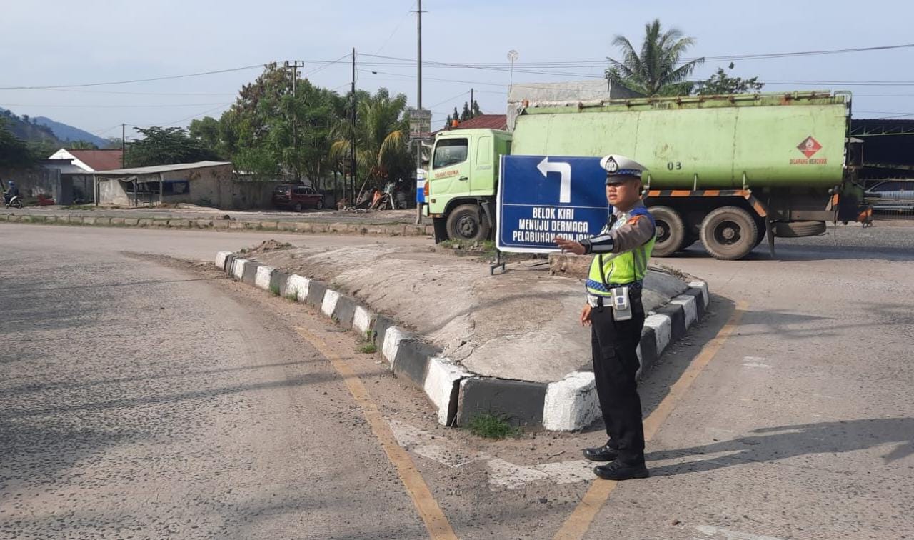 Gelombang Kedua Arus Balik, Satlantas Pasang Penunjuk Arah ke Pelabuhan Panjang