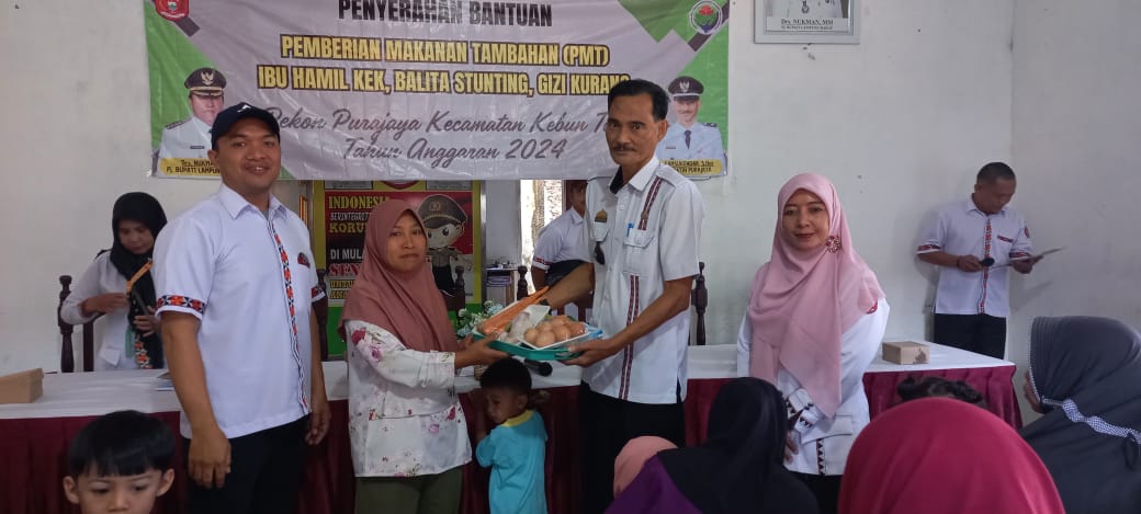 Camat Kebun Tebu Pantau Langsung Program PMT di Pura Jaya 