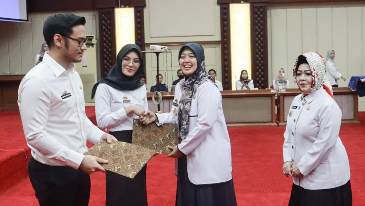 Wagub Lampung Serahkan 156 SK Pengangkatan P3K Formasi Tenaga Kesehatan 