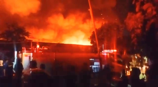 BREAKING NEWS: Kebakaran Hebat Melanda Pemukiman di Sinarlaut