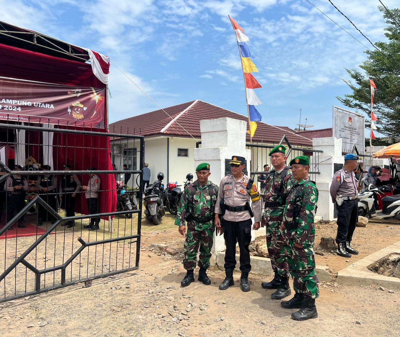 Hari Terakhir Pendaftaran Paslon, Polres Lampung Utara Kembali Kerahkan Personel Pengamanan