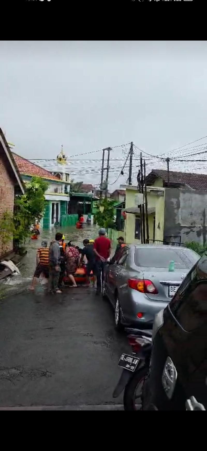 Beberapa Wilayah Berangsur Surut, Kecamatan Tanjung Senang Masih Terendam Banjir