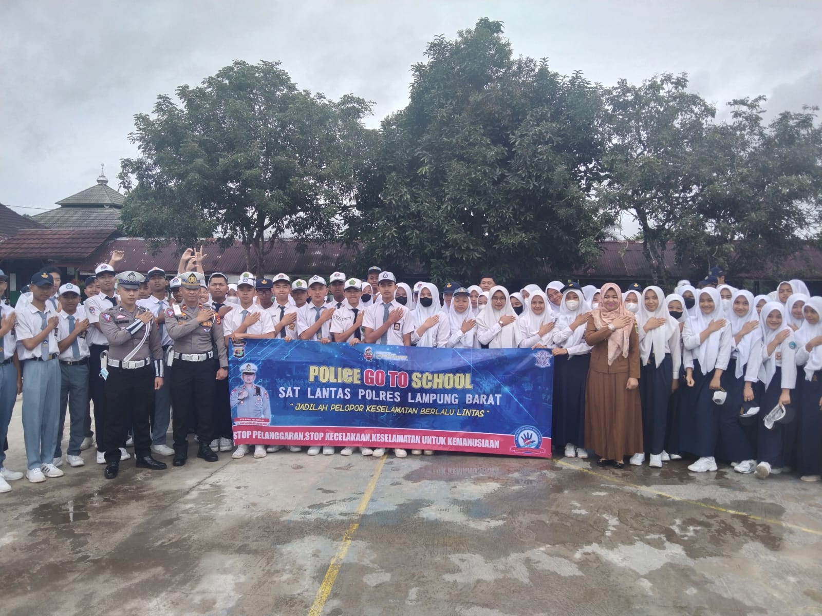 Satlantas Polres Lambar ‘Police Go To School’ di SMAN 1 Liwa