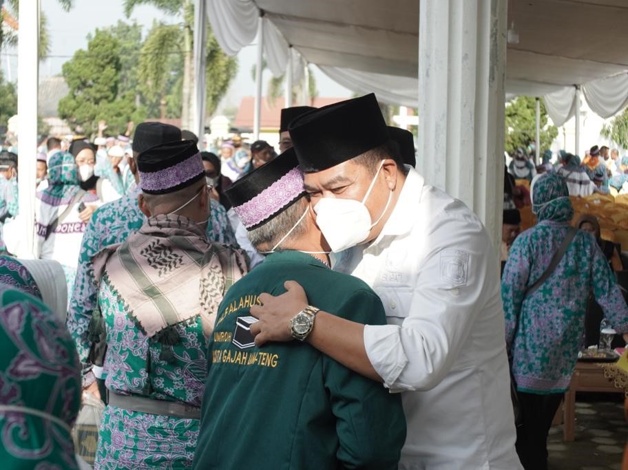 Bupati Musa Ahmad Sambut Kepulangan Jamaah Haji