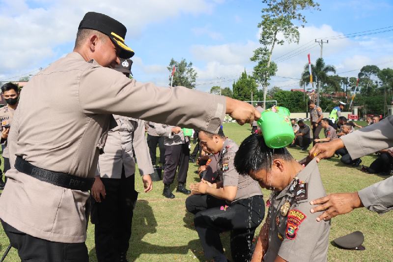 50 Personel Polres Lambar Naik Pangkat, Ini Pesan AKBP Sugeng 