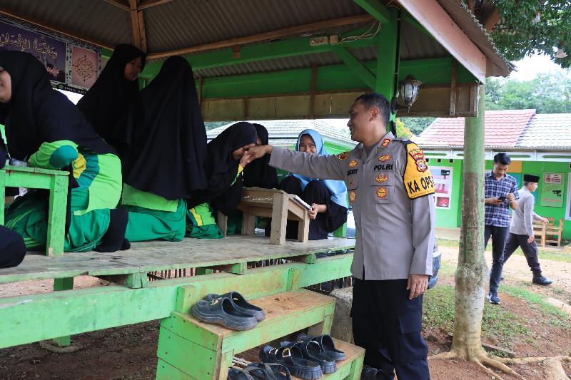 Puluhan Pesantren Tahfidz Al-Quran Al-Hiro Kotabumi- Sambut Kapolres Lampung Utara AKBP Deddy Kurniawan