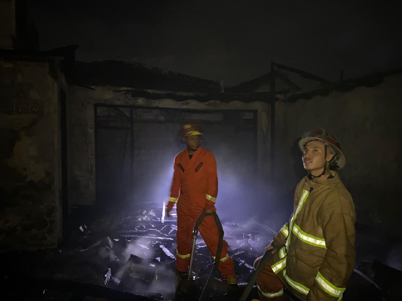 Kebakaran Hanguskan Rumah Kosong di Teluk Betung Utara, Diduga Akibat Puntung Rokok