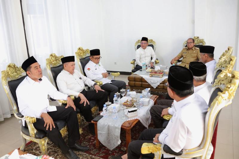 Pj Gubernur Samsudin Ajak MUI Lampung Dukung Pembangunan Masjid Al-Hijrah Kota Baru 