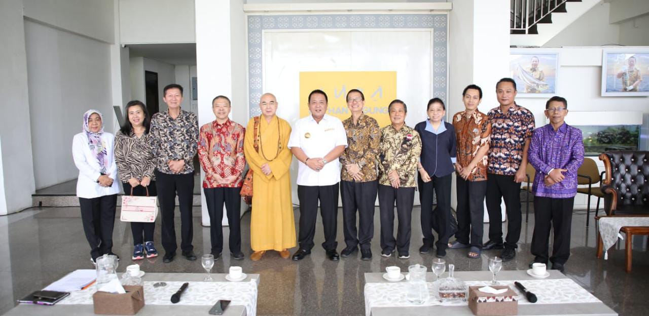 Gubernur Arinal Terima Audiensi Pengurus Lembaga Pengembangan Tripitaka Gatha Umat Budha