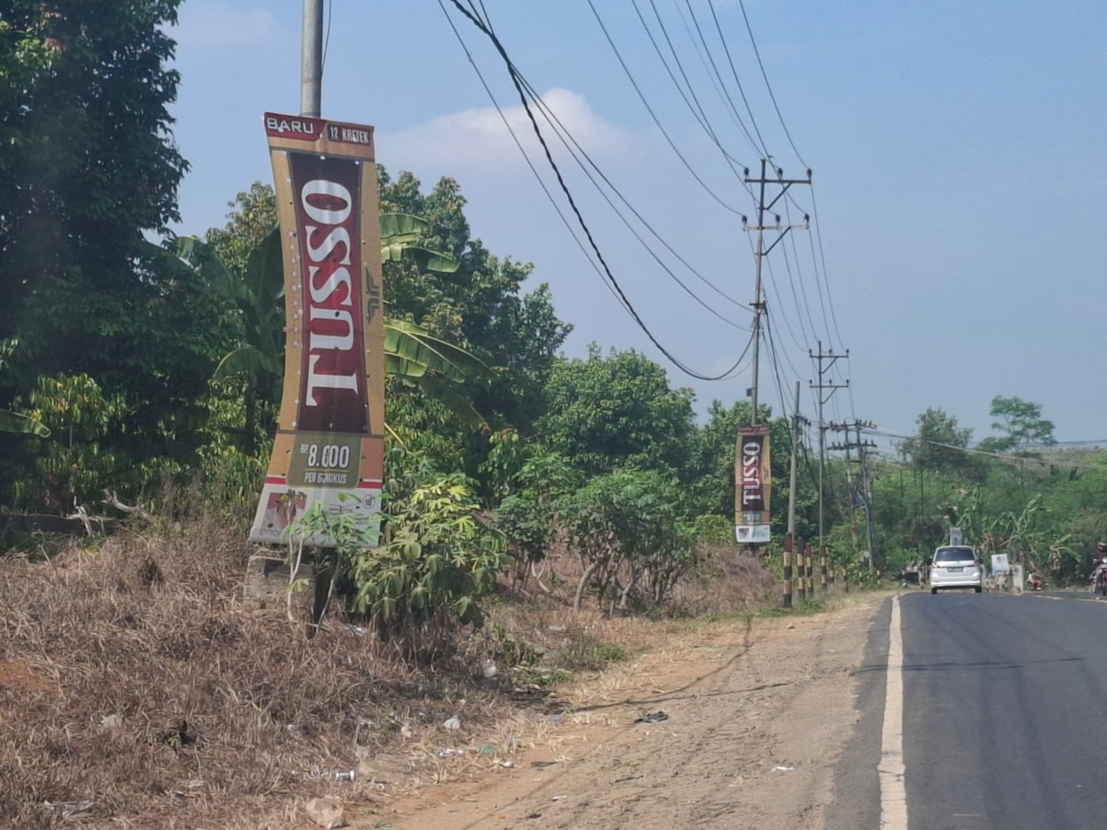 Belum Kantongi Izin, Bapenda Lampung Utara Copot Banner Iklan Rokok TUSSO