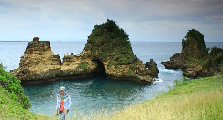 Pantai Sari Goang, Spot Sunrise Eksotis di Lombok Tengah yang Masih Alami