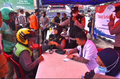 Polda Lampung Gelar Cek Kesehatan Gratis dan Bagi-bagi Takjil di Bulan Ramadhan