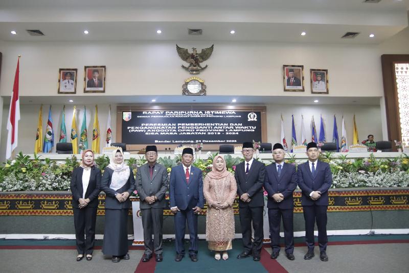 Sekdaprov Fahrizal Menghadiri Pelantikan Zamzani Sebagai PAW Anggota DPRD Lampung 