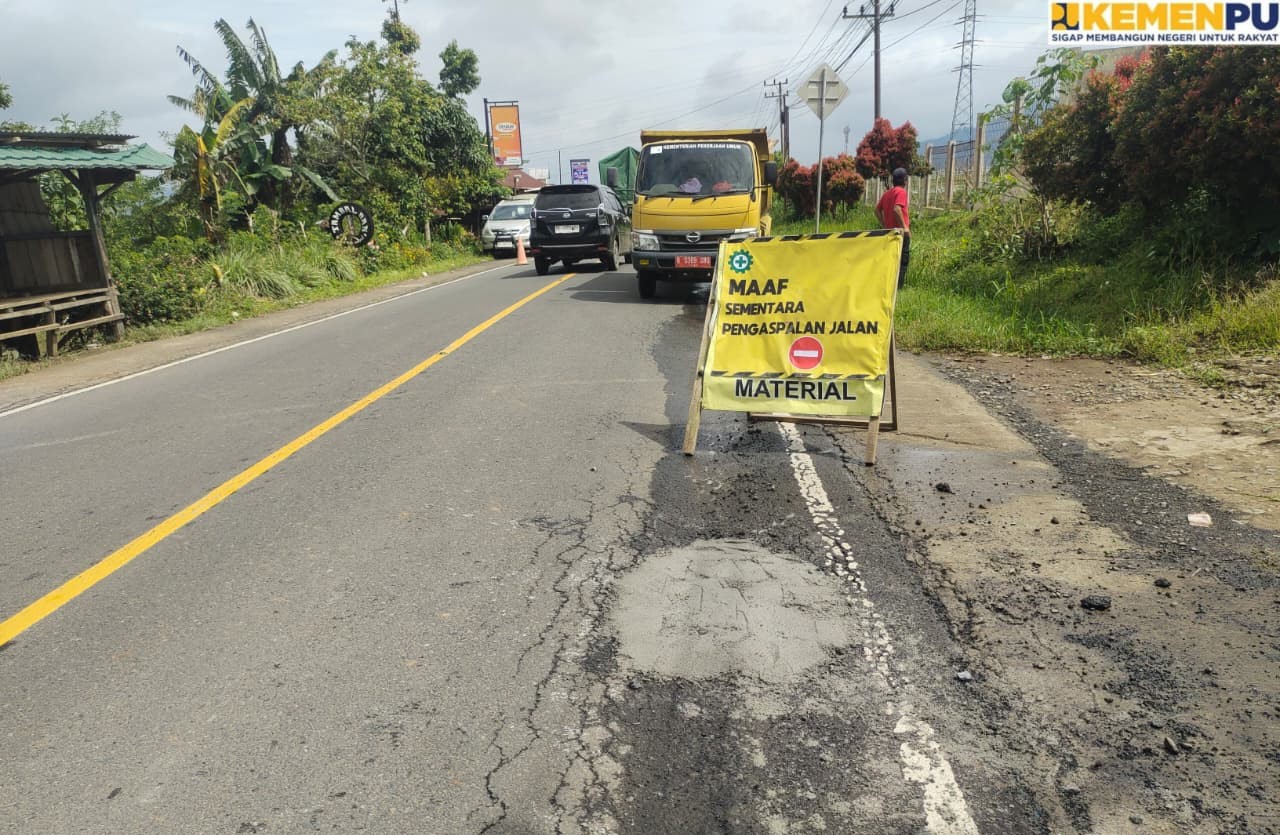 Gerak Cepat BPJN Tambal Lubang Jalan Nasional Sumber Jaya–Liwa