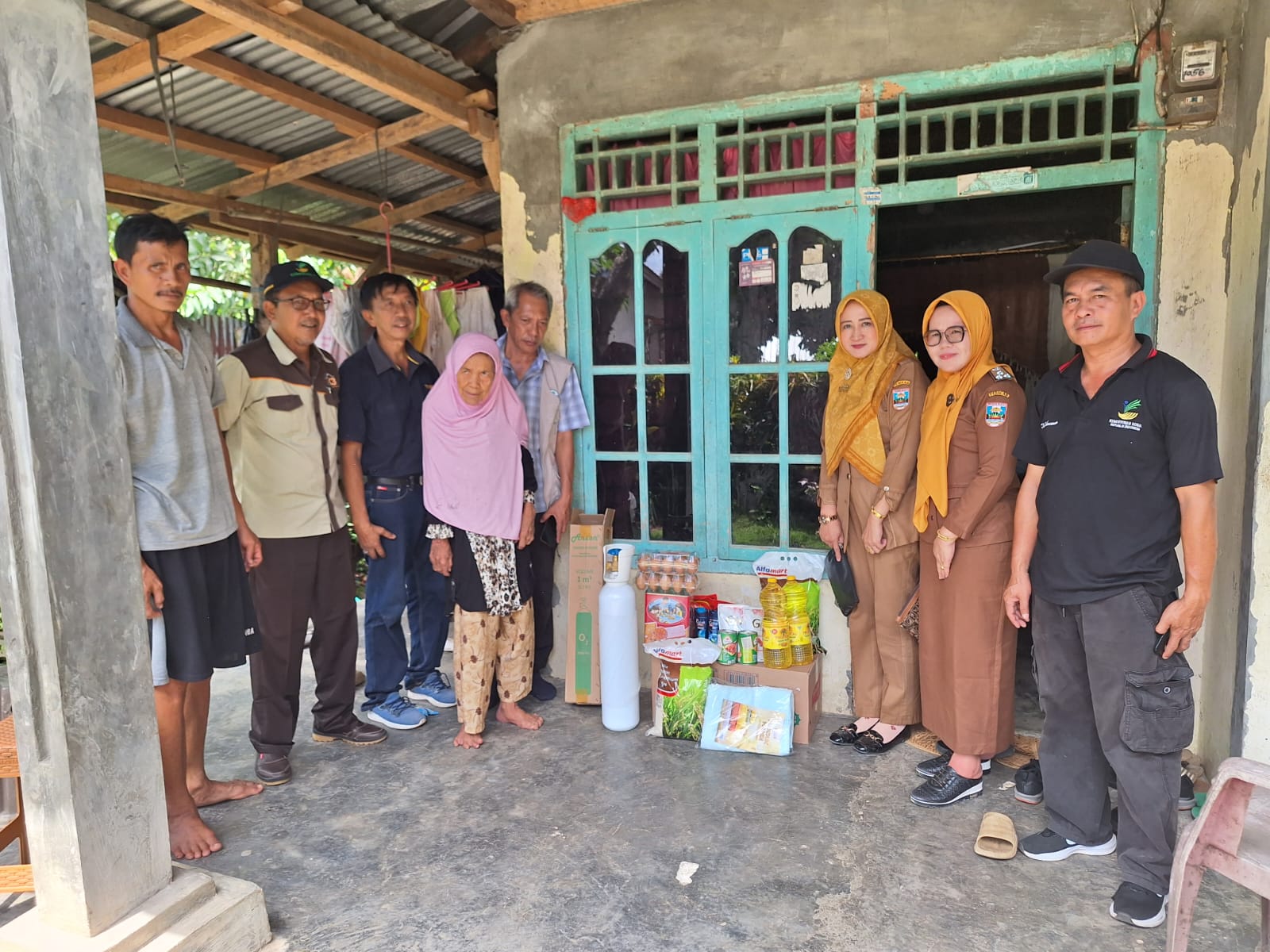 Sentra Wyata Guna Bandung Kunjungi Pesisir Barat, Serahkan Bantuan Atensi dan Intervensi Respon Kasus