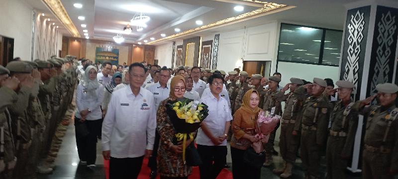 Sekdaprov Lampung Lepas Kepala Bapenda dan Kepala Balitbangda yang Memasuki Masa Purnabakti