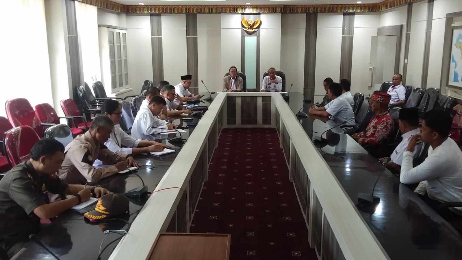 Pj Bupati Lampung Barat Pimpin Rapat Bahas Penanganan Konflik Warga dan Harimau 