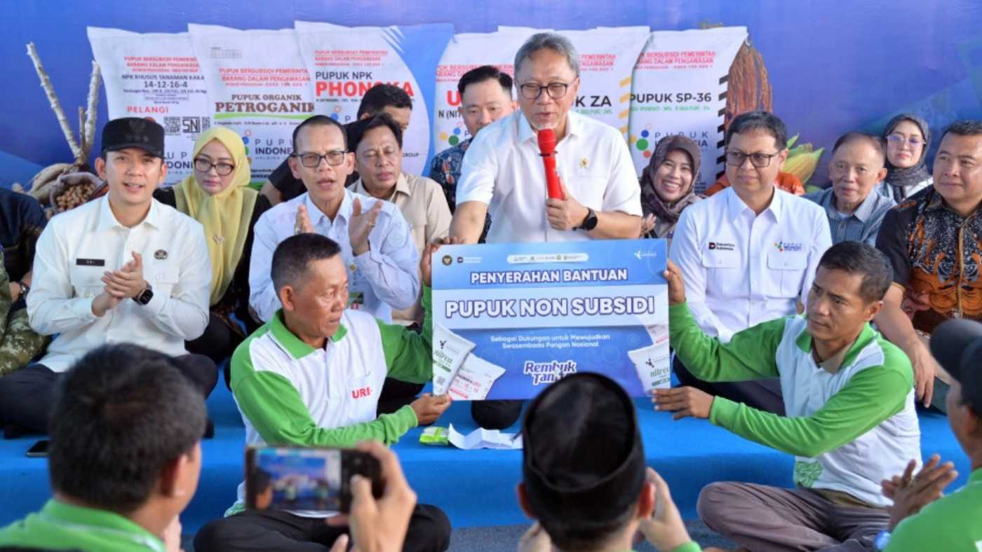 Zulkifli Hasan Jamin Stok Pupuk dan Harga Gabah Petani Lampung Selatan