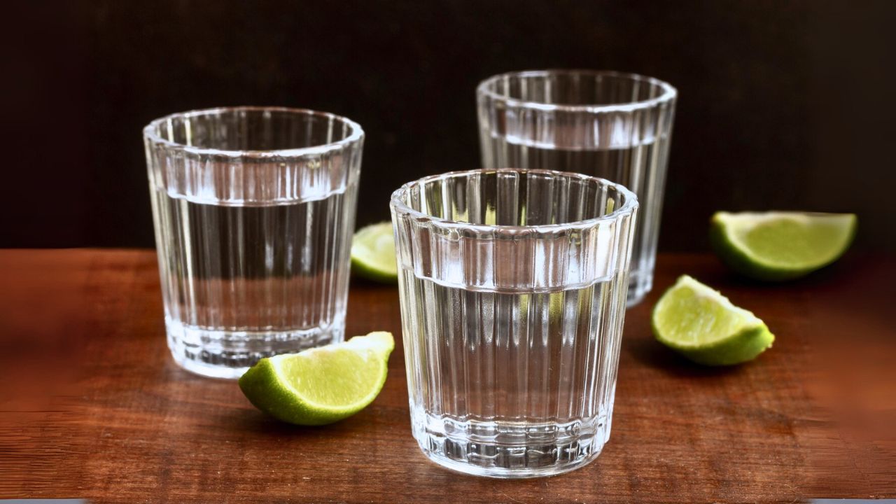 Cara Mudah Membuat Gelas Kaca Kusam Jadi Kinclong Tanpa Direndam Lama