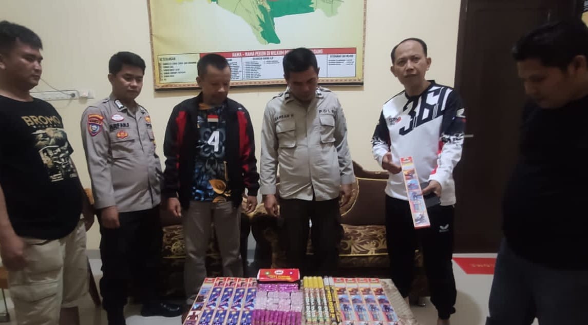 Patroli Malam, Polsek Talang Padang Amankan Ratusan Butir Petasan