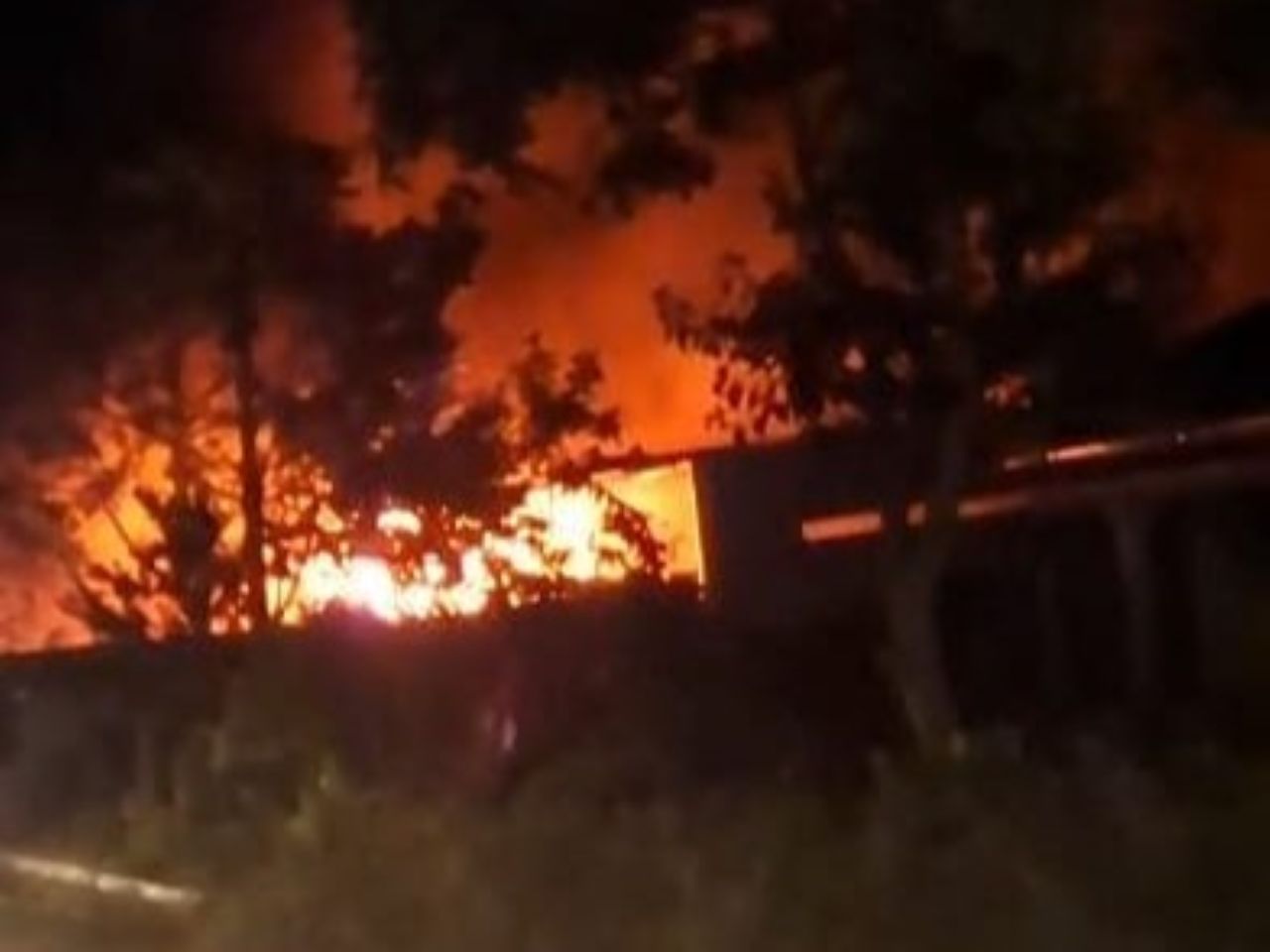 Breaking News! Kebakaran Landa Rumah Warga di Tanjung Raya Sukau