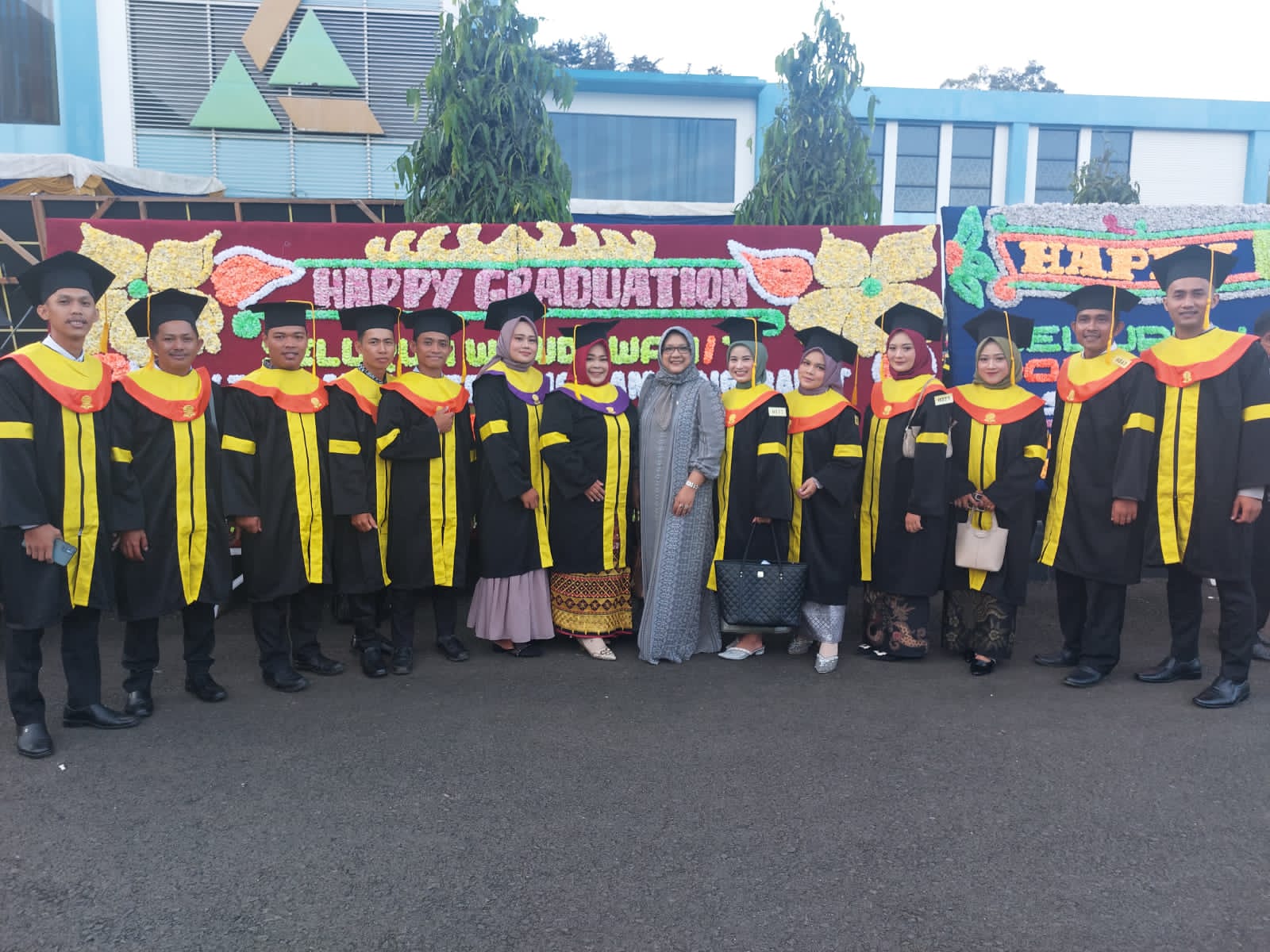 37 Mahasiswa UT Pokjar AAF Way Tenong Mengikuti Wisuda UT Lampung Periode Pertama Tahap I Tahun 2024