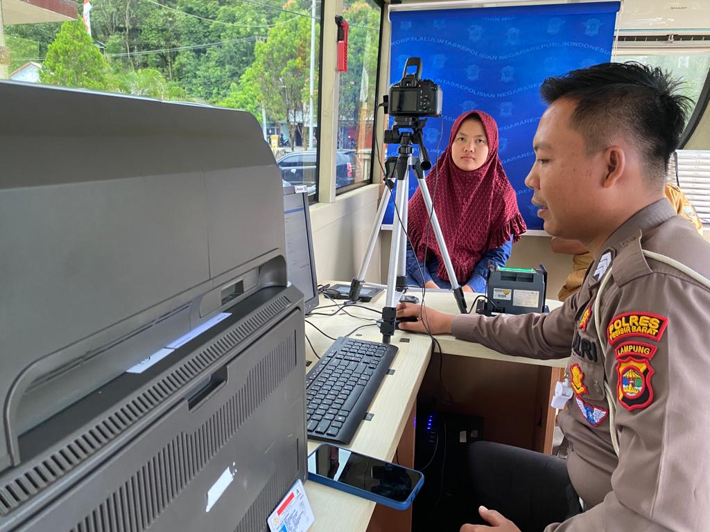 Polres Pesisir Barat Maksimalkan Pelayanan Perpanjang SIM 