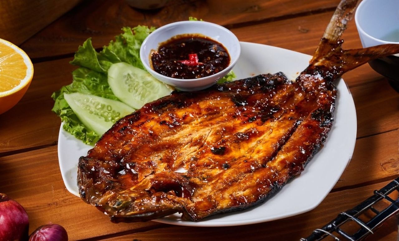 Ikan Bandeng Bakar Lumpur: Kuliner Unik dengan Cita Rasa Khas Pesisir Jawa Timur