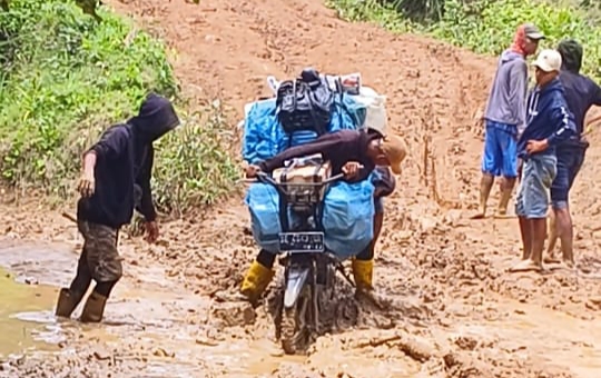 Warga Way Haru Dambakan Pembangunan Jalan-Jembatan