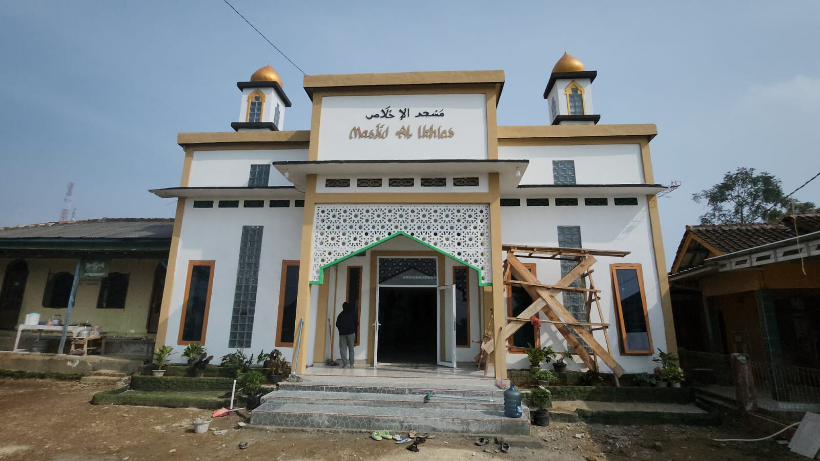 Rehab Tempat Ibadah TMMD Ke-120 Kodim 0422 di Pekon Sri Menanti Tahap Finishing