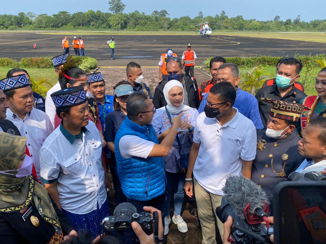 Zulkifli Hasan-Sandiaga Uno Tiba di Pesisir Barat