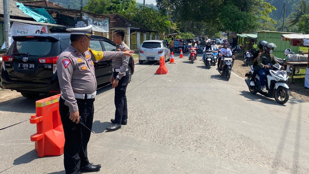 Pengunjung Pantai Ramai, Satlantas Polresta Bandar Lampung Lakukan Rekayasa Lalu Lintas