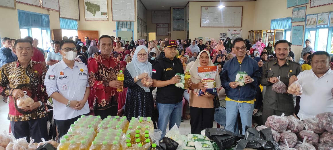 Berburu Kebutuhan Pokok, Operasi Pasar Bersubsidi Dipadati Warga