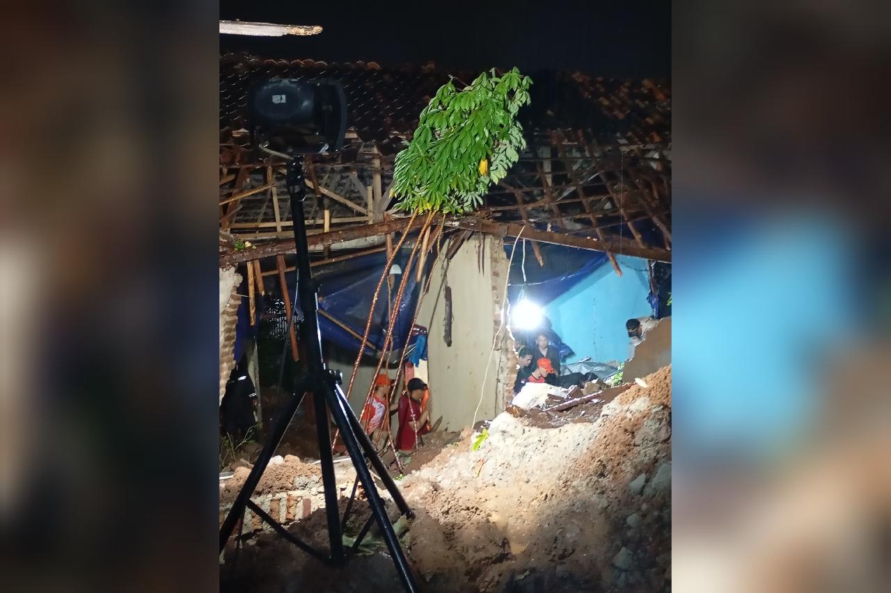 Sepasang Suami Istri Tewas Tertimpa Tembok Roboh Saat Hujan Deras