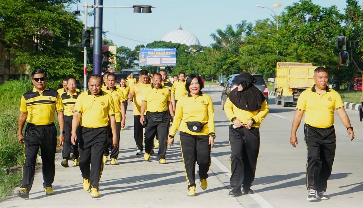 Wakapolda Lampung Gelar Olahraga Pagi Bersama PJU dan Seluruh Personel