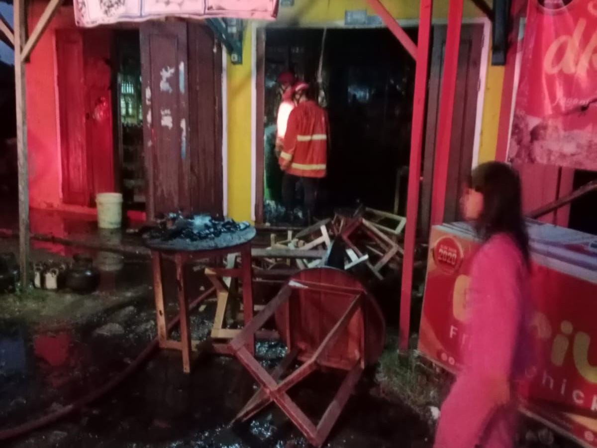 Tiga Kios di Pesbar Terbakar, Diduga Korsleting Listrik