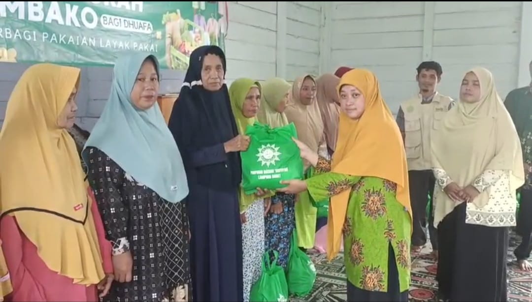 Pimpinan Daerah 'Aisyiyah Lampung Barat Gelar Pasar Murah Sembako dan Berbagi Pakaian Layak Pakai 