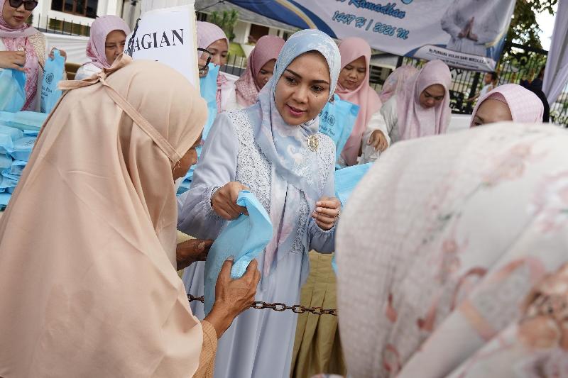 Kolaborasi TP PKK, DWP dan OPD Lampung Berbagi Takjil untuk Masyarakat