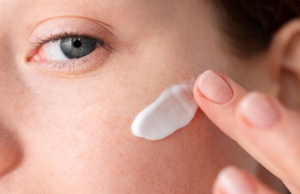 Rekomendasi Sunscreen untuk Atasi Kulit Kusam dan Bantu Cerahkan Wajah