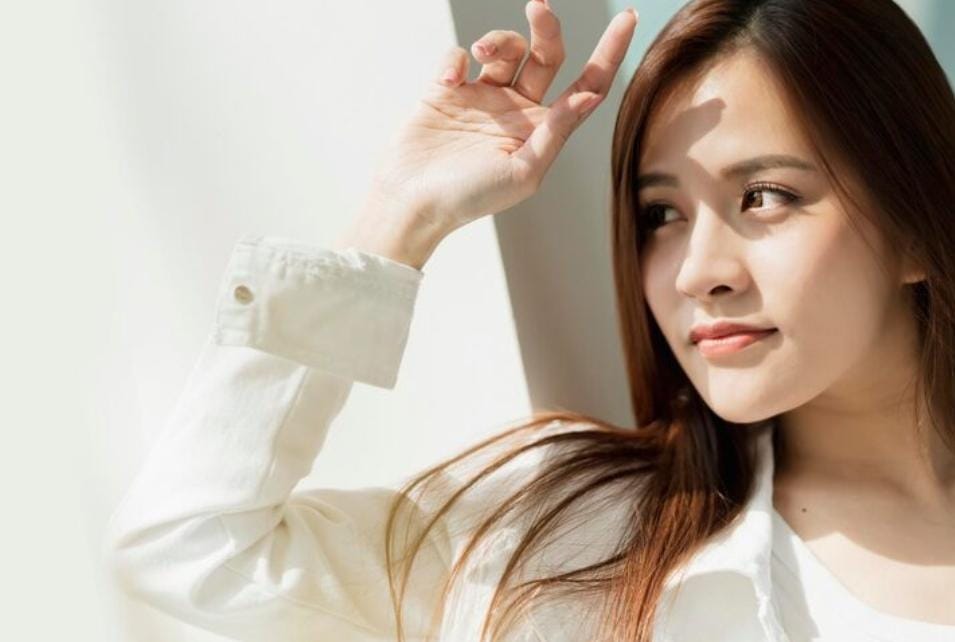 Rahasia Kulit Cerah Terlindungi, Wardah UV Shield Essential Sunscreen Gel Ringan Tanpa Rasa Lengket