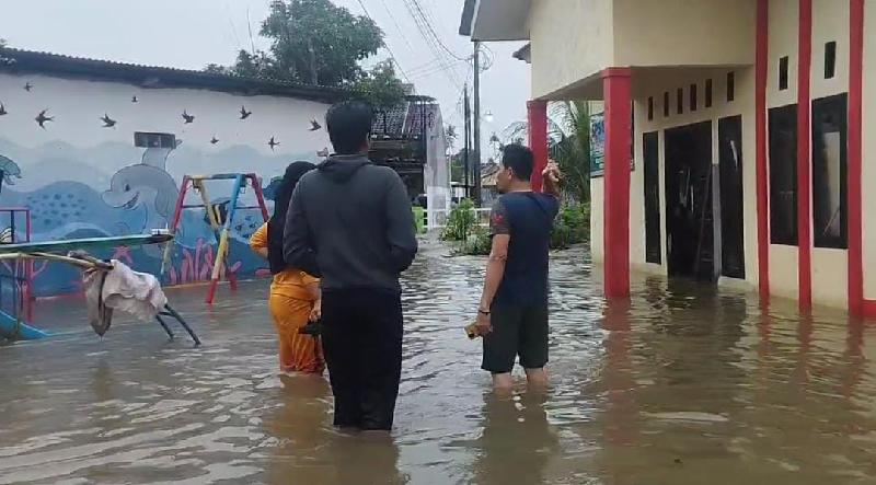 Banjir Kembali Kepung Bandar Lampung, Warga Pilih Mengungsi