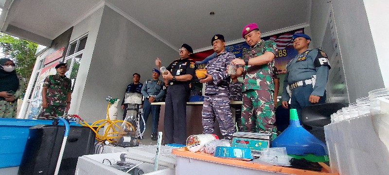 Hasil Pengembangan, Lanal Lampung dan Brigif 4 Marinir/BS Bongkar Gudang Baby Lobster di Bandar Lampung