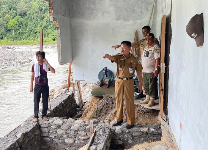 Penanganan DAS Way Laay, Agus Istiqlal Terjunkan Dua Ekskavator