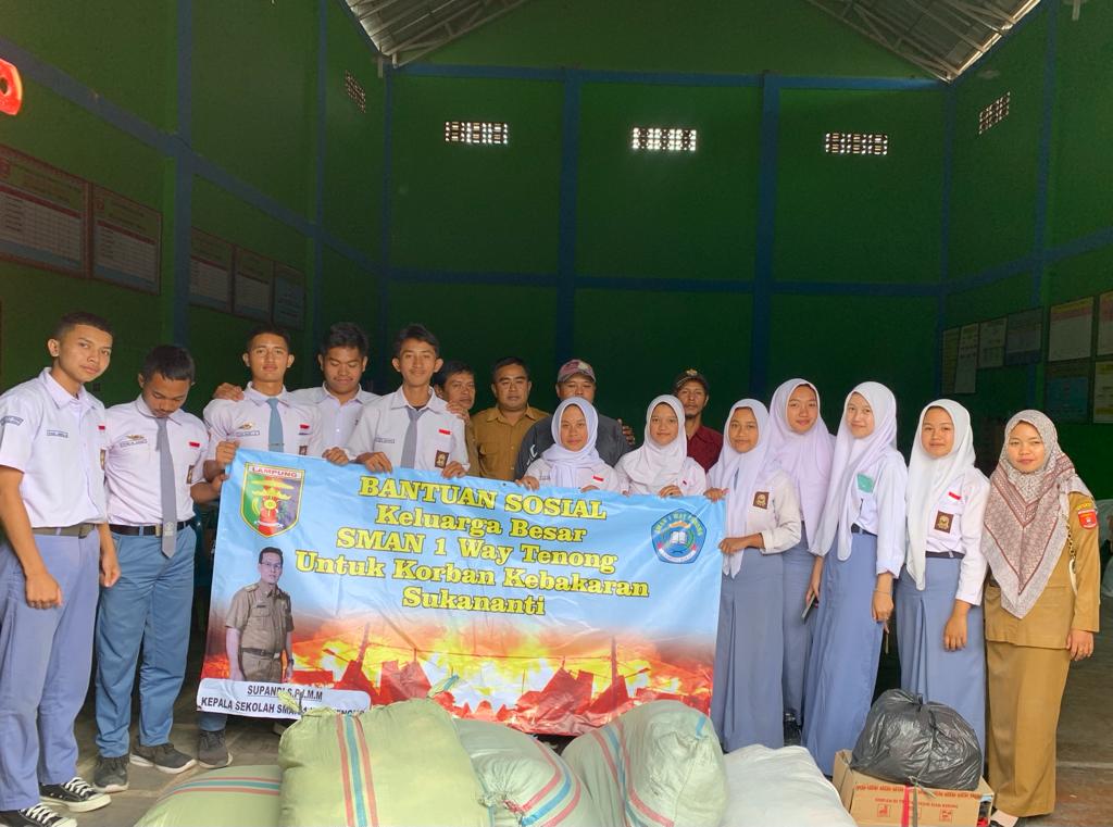 OSIS SMAN 1 Way Tenong Galang Donasi Peduli Korban Kebakaran di Pekon Sukananti