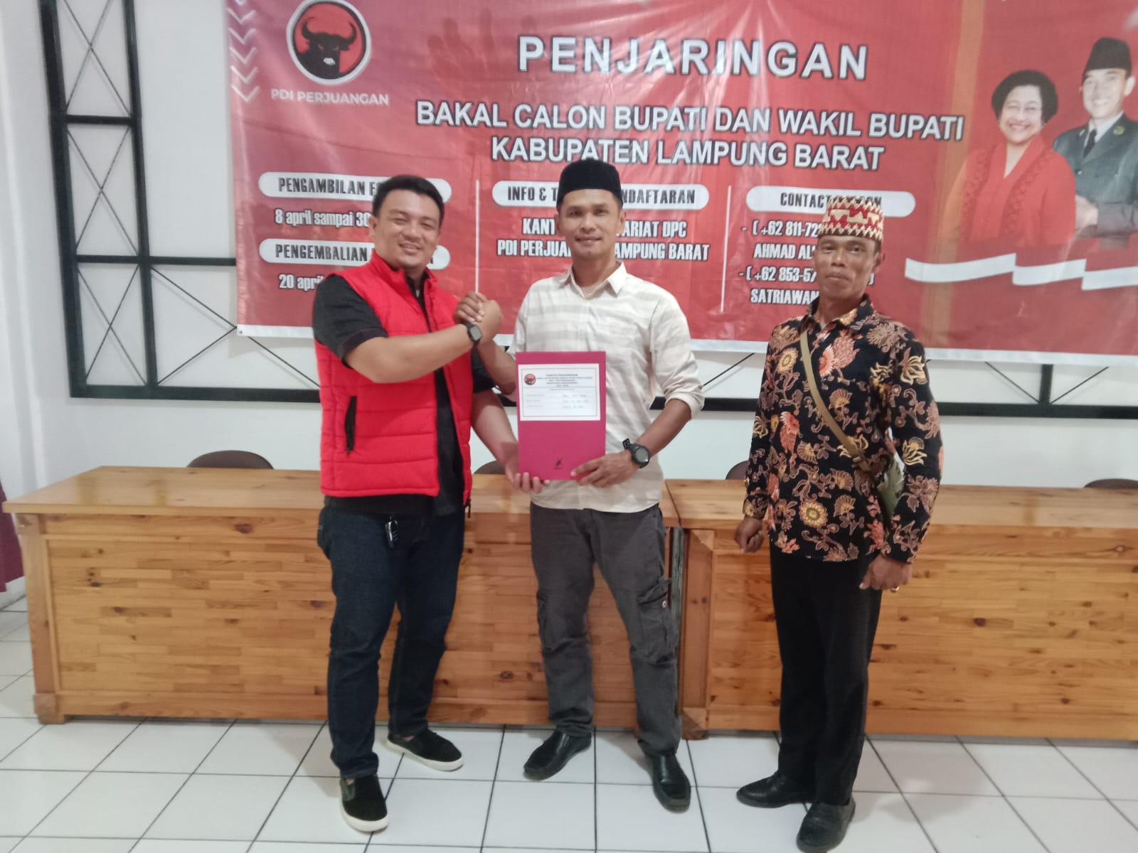 Mantan Peratin Dua Periode Pampangan Ambil Berkas Cawabup di DPC PDIP Lampung Barat