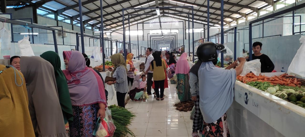 Diskopdag Tata Pasar Waybatu, Seluruh Pedagang Masuk Gedung Pasar Rakyat